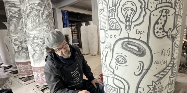 La Bienal de Manises inaugura su nueva edición con una apuesta por el diseño y la innovación en la 'PechaKucha Night'