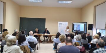 El desplante de Olano en Abastos incendia la relación del PP con el movimiento vecinal