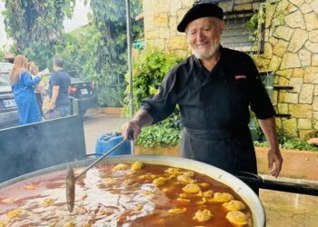 El último adiós a Vicente Aguilar: El "fraile rojo" que enseñó a Valencia a latir en el corazón de Costa Rica