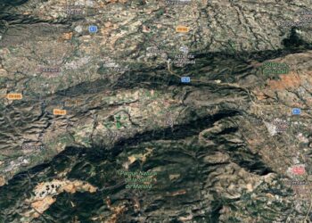 Alerta en la Sierra de Mariola: Declarado un incendio forestal en el término municipal de Agres