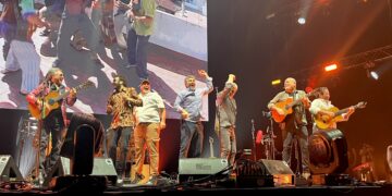 Los Delinqüentes resucitan el "sentimiento garrapatero" ante 10.000 personas en el Roig Arena