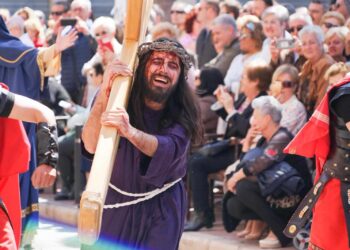 El Cristo de Benetússer: Fe, sudor y el adiós de una saga familiar tras 77 años de tradición