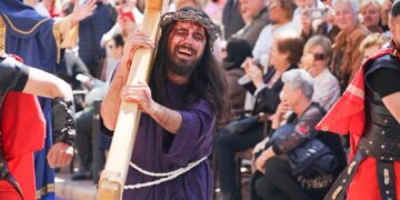 El Cristo de Benetússer: Fe, sudor y el adiós de una saga familiar tras 77 años de tradición