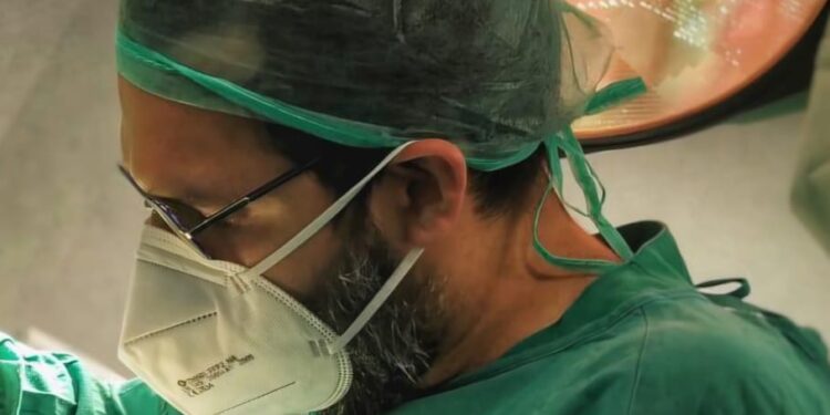 El Hospital Vithas Valencia Consuelo introduce una técnica pionera sin incisiones para el tratamiento de la estenosis uretral