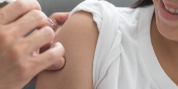 Éxito en la inmunización: Sanidad vacuna a más de 105.000 personas contra el VPH en el primer año de dosis única