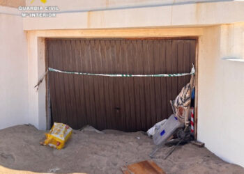 La Guardia Civil detiene a tres hombres tras robar un restaurante y refugiarse en una vivienda en Tavernes