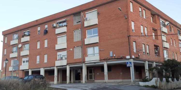 Generalitat cede ocho viviendas del parque publico de Chiva a familias vulnerables