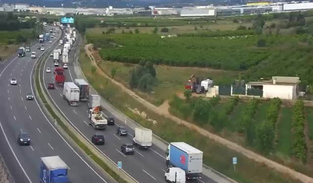 El Jueves Santo arranca con complicaciones en el eje mediterráneo: accidentes y atascos en la A-7 y A-70 1 El Jueves Santo arranca con complicaciones en el eje mediterráneo: accidentes y atascos en la A-7 y A-70