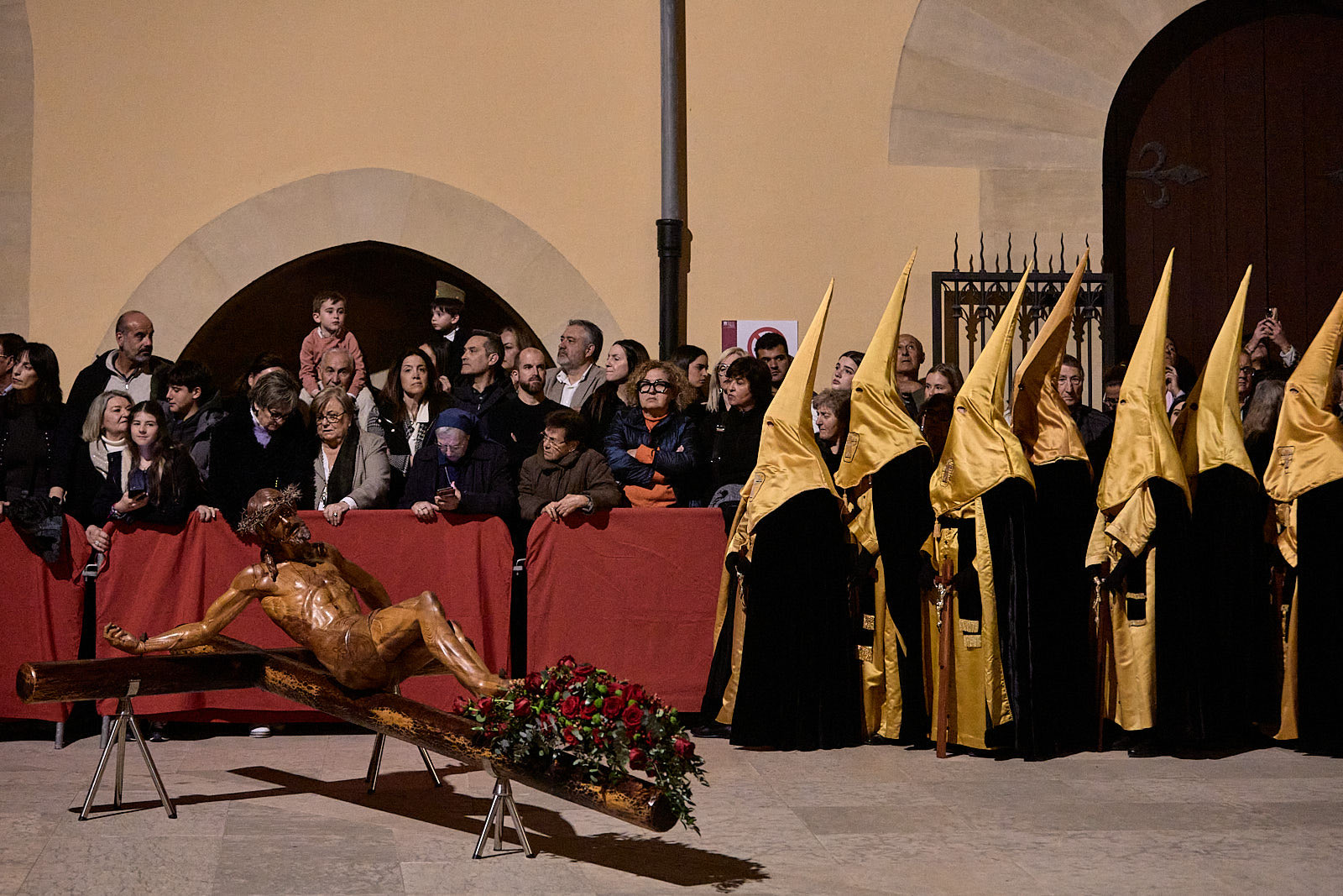 Gandia revive la emoción de ‘Las Últimas Miradas’ en una noche de fe y tradición 4 HE9pEOJbgAAXpCn