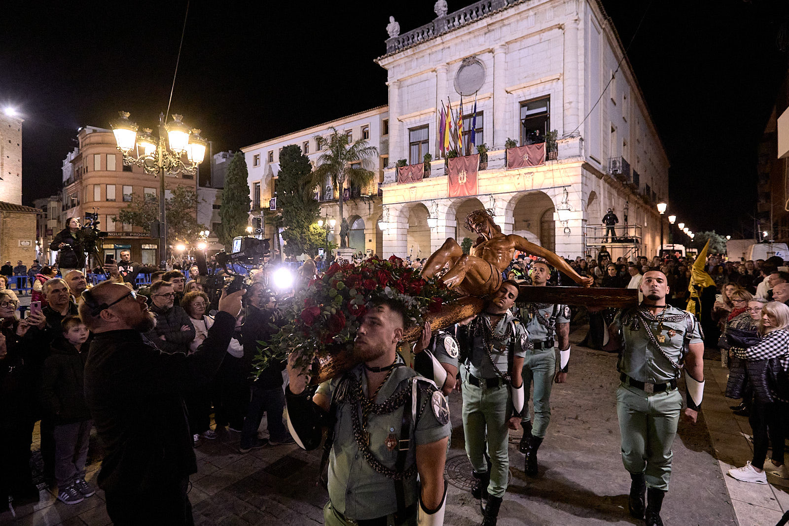 Gandia revive la emoción de ‘Las Últimas Miradas’ en una noche de fe y tradición 5 HE9pFMXaYAAndpM
