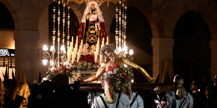 Gandia revive la emoción de ‘Las Últimas Miradas’ en una noche de fe y tradición 1 Gandia revive la emoción de ‘Las Últimas Miradas’ en una noche de fe y tradición