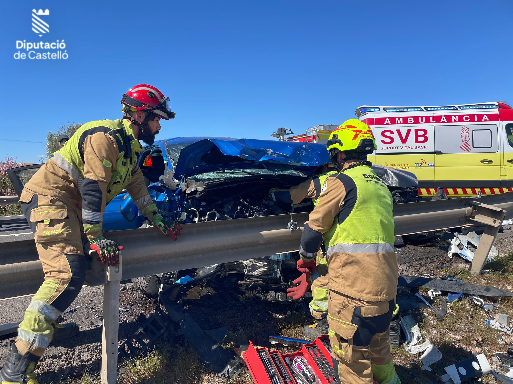 Un aparatoso choque múltiple en la N-340 a su paso por Vilareal deja siete heridos y la vía cortada 2 HE EvvsXkAEs5jc