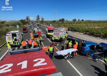 Un aparatoso choque múltiple en la N-340 a su paso por Vilareal deja siete heridos y la vía cortada