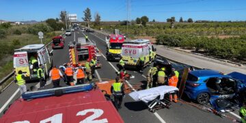 Un aparatoso choque múltiple en la N-340 a su paso por Vilareal deja siete heridos y la vía cortada