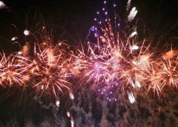 El cielo de los Poblats Marítims se iluminará esta noche para recibir el Domingo de Resurrección 14 El cielo de los Poblats Marítims se iluminará esta noche para recibir el Domingo de Resurrección