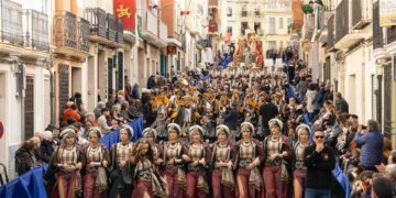La Font de la Figuera alcanza el reconocimiento regional: sus fiestas de Moros, Cristianos y Contrabandistas ya son de Interés Turístico