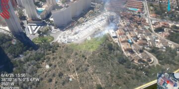 Tarde crítica en la Marina Baixa: controlados dos incendios en Benidorm y Altea