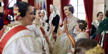 Valencia y Murcia estrechan lazos: Las Falleras Mayores de 2026 protagonizan la apertura de las Fiestas de la Primavera