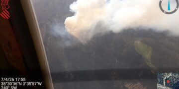 ÚLTIMA HORA: Máxima tensión en la Sierra del Maigmó por un incendio forestal que moviliza a 6 medios aéreos