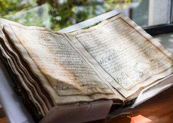 Recuperado un manuscrito del siglo XVII desaparecido hace cien años del Colegio de la Seda de Valencia