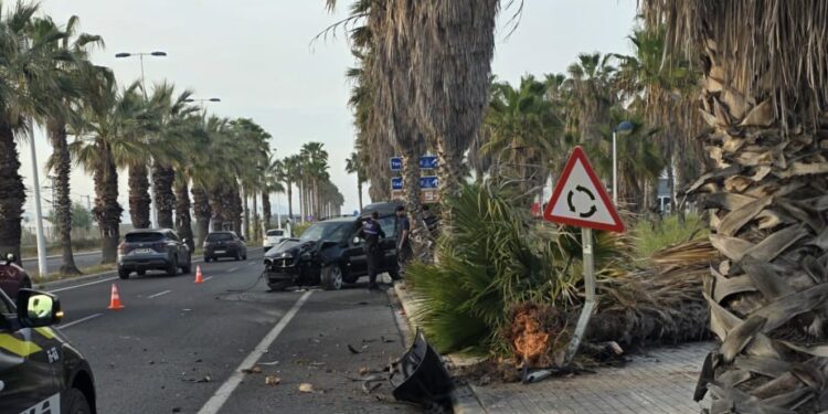 Un fallo mecánico provoca un aparatoso accidente en la Avenida Serra d’Aitana de Alboraya 1 Un fallo mecánico provoca un aparatoso accidente en la Avenida Serra d’Aitana de Alboraya