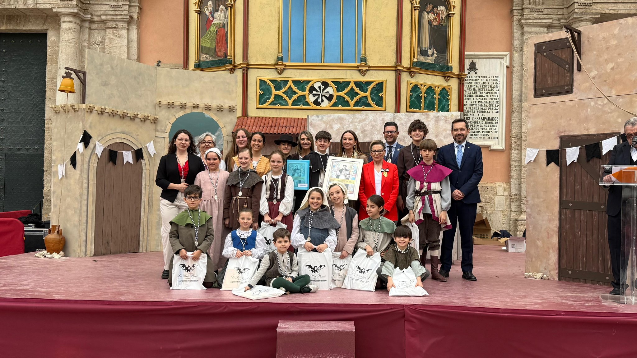 Entrega de premis als chiquets i altars guanyadors i representació del Milacre guanyador de Sant Vicent Ferrer 2