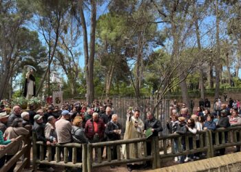 Miles de personas renuevan el rito de la Rogativa de San Vicente en Llíria