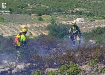 Controlado un incendio forestal en Les Useres tras una rápida intervención de los equipos de emergencia
