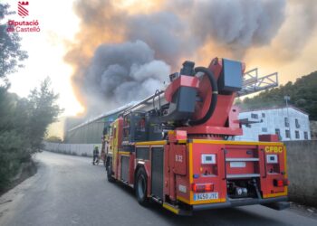 Se activa la Situación 1 de emergencia por el grave incendio en una planta de reciclaje en Onda: consejos a la población