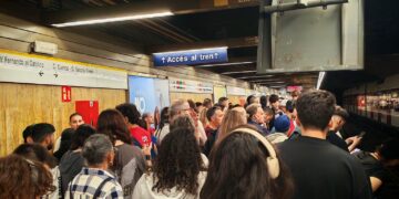 Caos, desinformación y vías muertas: La jornada negra que humilla a los usuarios de Metrovalencia