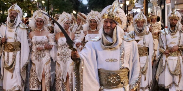 El Marítim de Valéncia se engalana para el Mig Any del XXX Aniversario de sus Moros y Cristianos