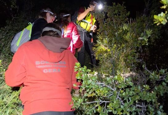 Rescate nocturno en La Murta: El GERA auxilia a una madre y sus dos hijas tras extraviarse en la ruta