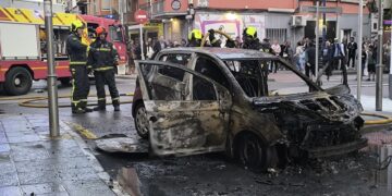 Susto en Benicarló: Un incendio de vehículo calcina fachadas en pleno centro urbano