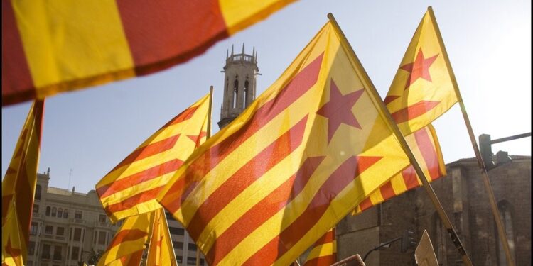 Tensión y vandalismo en el #25d'abril: El nacionalismo radical catalanista señala a Valencia