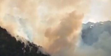 Máxima alerta en l’Alacantí: Un incendio forestal en Tibi moviliza un amplio despliegue de medios aéreos y terrestres