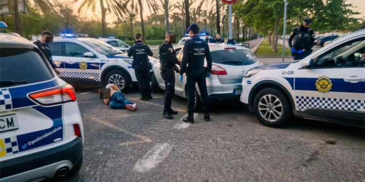 Un taxista pirata ebrio retiene a sus pasajeros en una persecución de película en Valencia