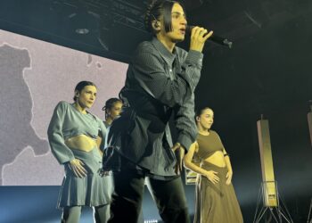 Maria Arnal cautiva en el Roig Arena con la presentación de su nuevo álbum "Ama"