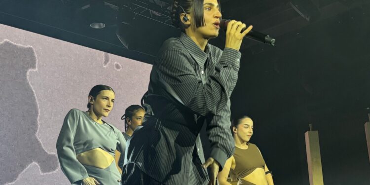 Maria Arnal cautiva en el Roig Arena con la presentación de su nuevo álbum "Ama"