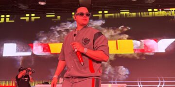J Álvarez reafirma su legado con un lleno total en el Auditorio Roig Arena