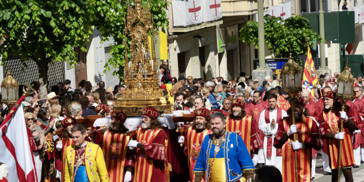 Alcoy se rinde a su Patrón: El Arzobispo preside la Misa Mayor del 750 Aniversario de San Jorge