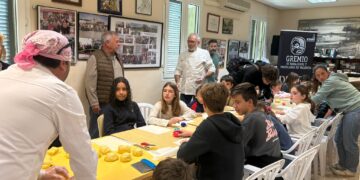 Las pedanías de Valéncia recuperan la esencia artesana con talleres infantiles de Monas de Pascua