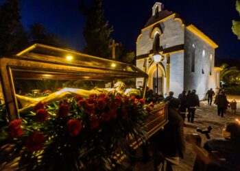 Finestrat: sobrecogedora procesión del Santo Entierro por el Castell