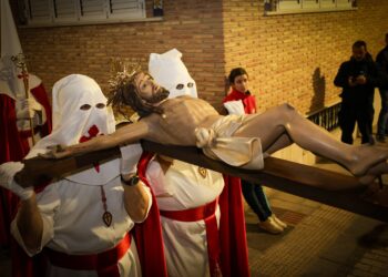 Torrent exalta su fervor en un Martes Santo multitudinario y se prepara para el gran misterio del Miércoles