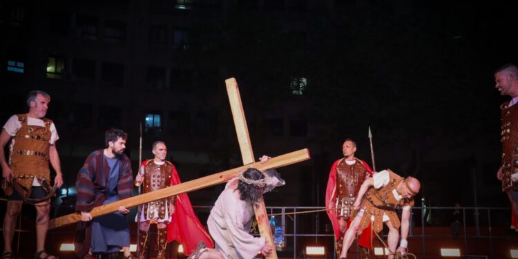 Torrent vibra con su Semana Santa: Entre el fervor del Miércoles y la solemne espera del Jueves Santo 1 Torrent vibra con su Semana Santa: Entre el fervor del Miércoles y la solemne espera del Jueves Santo