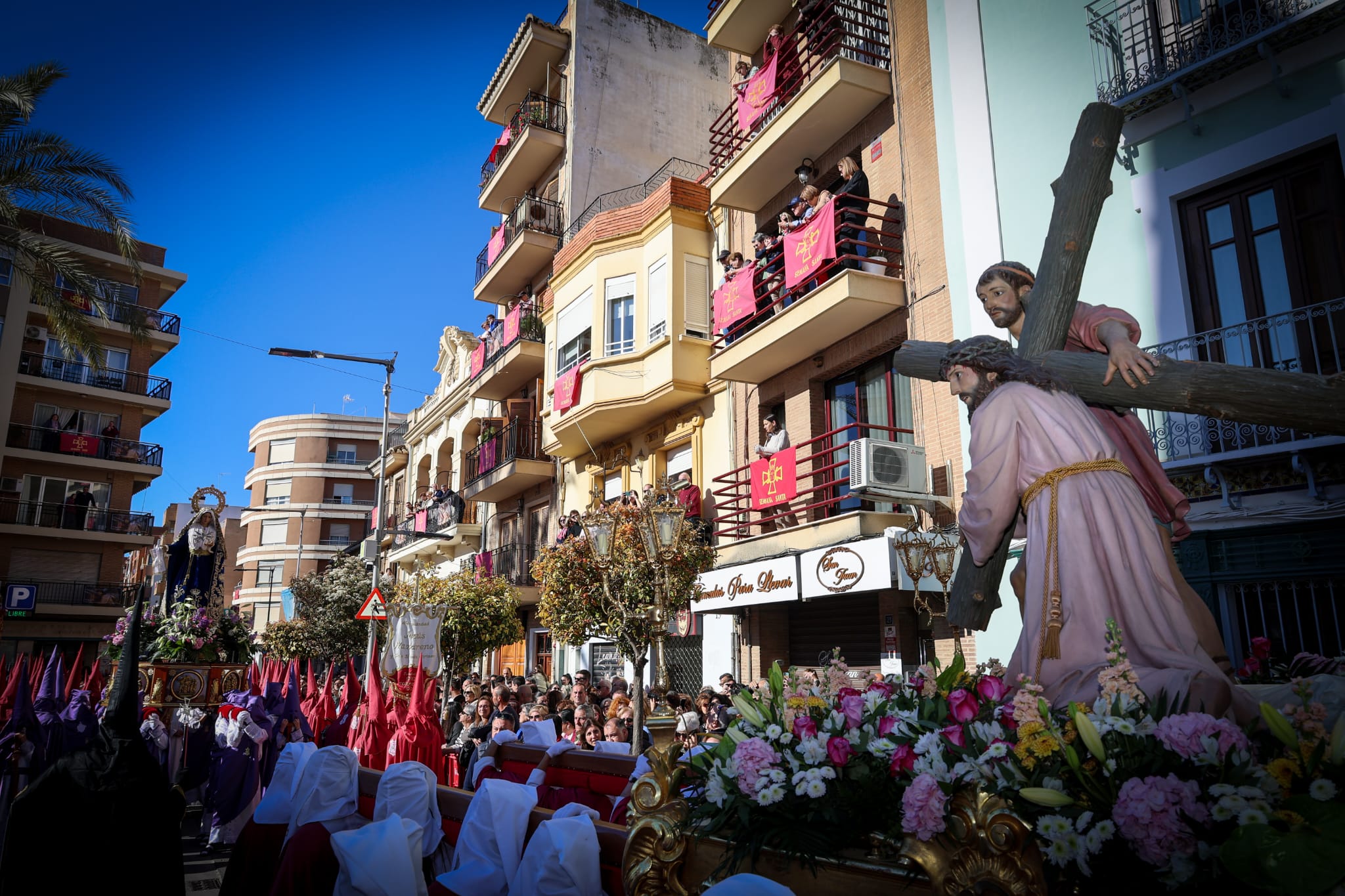 La fe inunda las calles: Torrent vive una mañana de devoción con el Encuentro Doloroso y la «Trencà de l’hora» 9 WhatsApp Image 2026 04 03 at 11.18.103