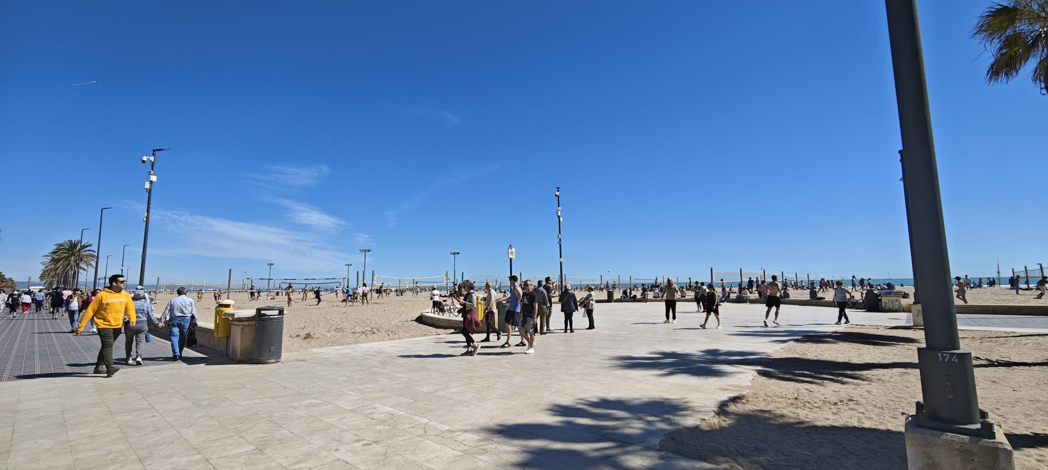 El Ayuntamiento olvida la instalación de aseos en el Cabanyal y la Malvarrosa pese a la masiva afluencia de bañistas 2 WhatsApp Image 2026 04 03 at 12.19.182