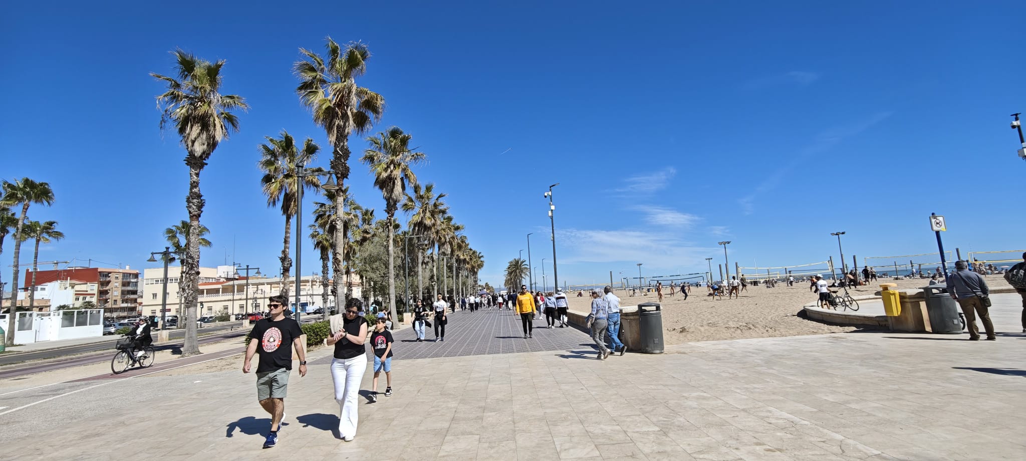 El Ayuntamiento olvida la instalación de aseos en el Cabanyal y la Malvarrosa pese a la masiva afluencia de bañistas 3 WhatsApp Image 2026 04 03 at 12.19.183