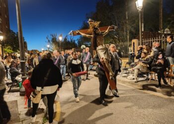 El Marítim se rinde al fervor: El Santo Entierro desborda pasión en la Semana Santa Marinera
