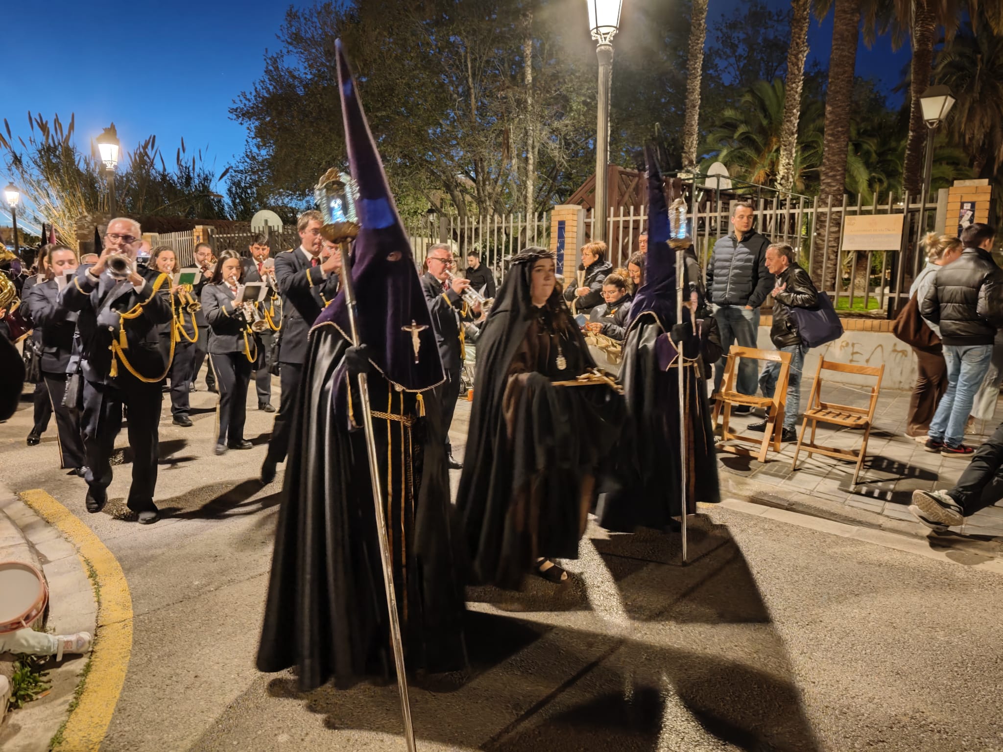 El Marítim se rinde al fervor: El Santo Entierro desborda pasión en la Semana Santa Marinera 9 WhatsApp Image 2026 04 03 at 21.14.26 copia