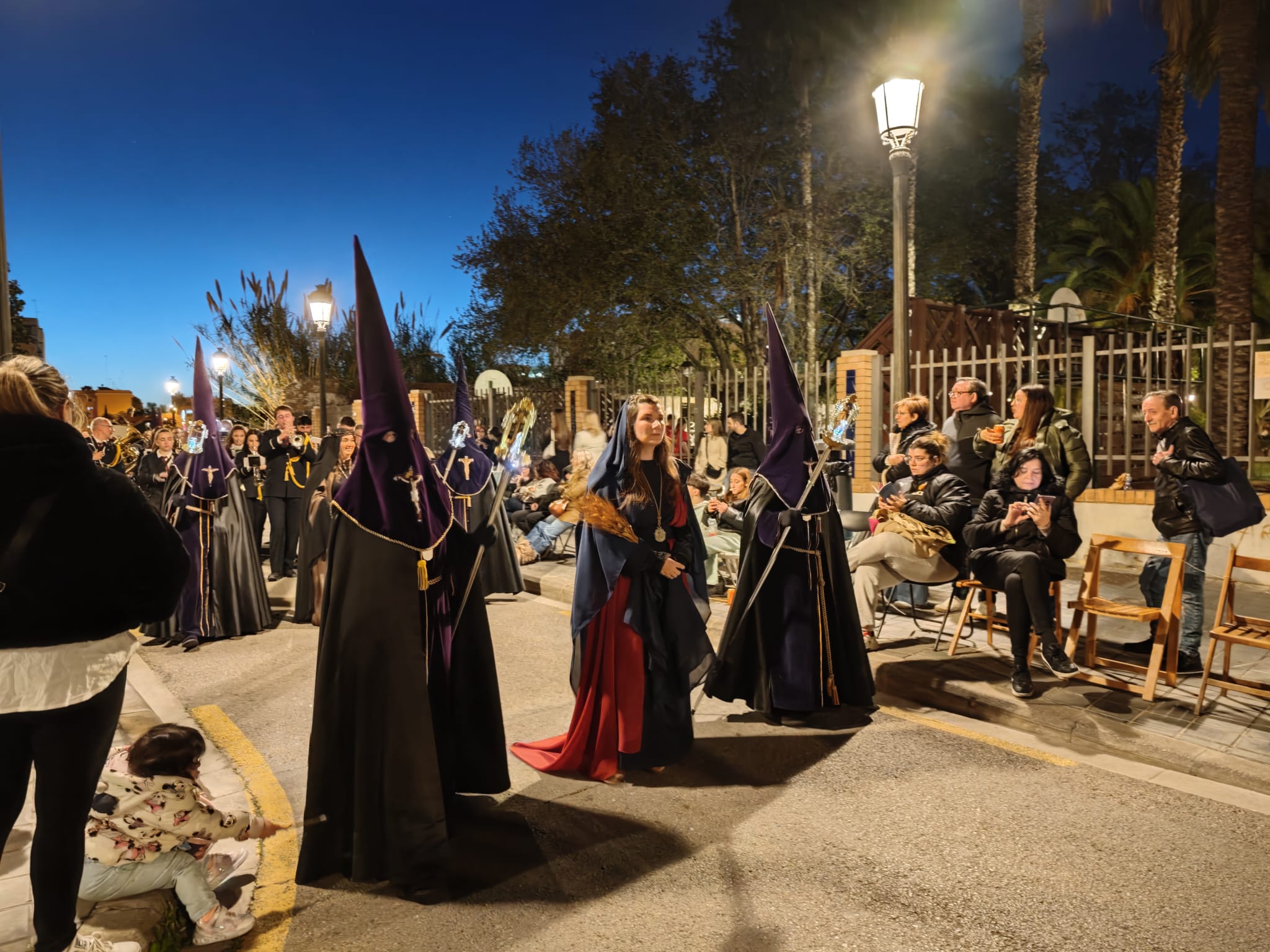 El Marítim se rinde al fervor: El Santo Entierro desborda pasión en la Semana Santa Marinera 10 WhatsApp Image 2026 04 03 at 21.14.27 copia